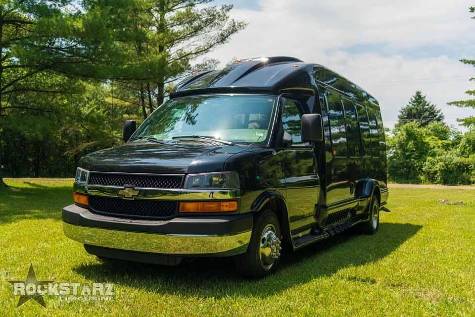 Rockstarz Limousine & Party Bus, Novi MI