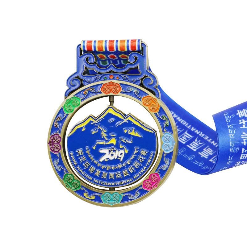 Customized athletic spinning medal