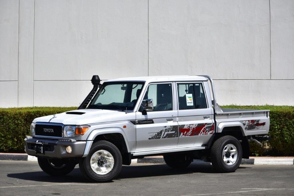 2022 TOYOTA LC 79 DC PUP LTD LX V8 4.5L TURBO DIESEL MT