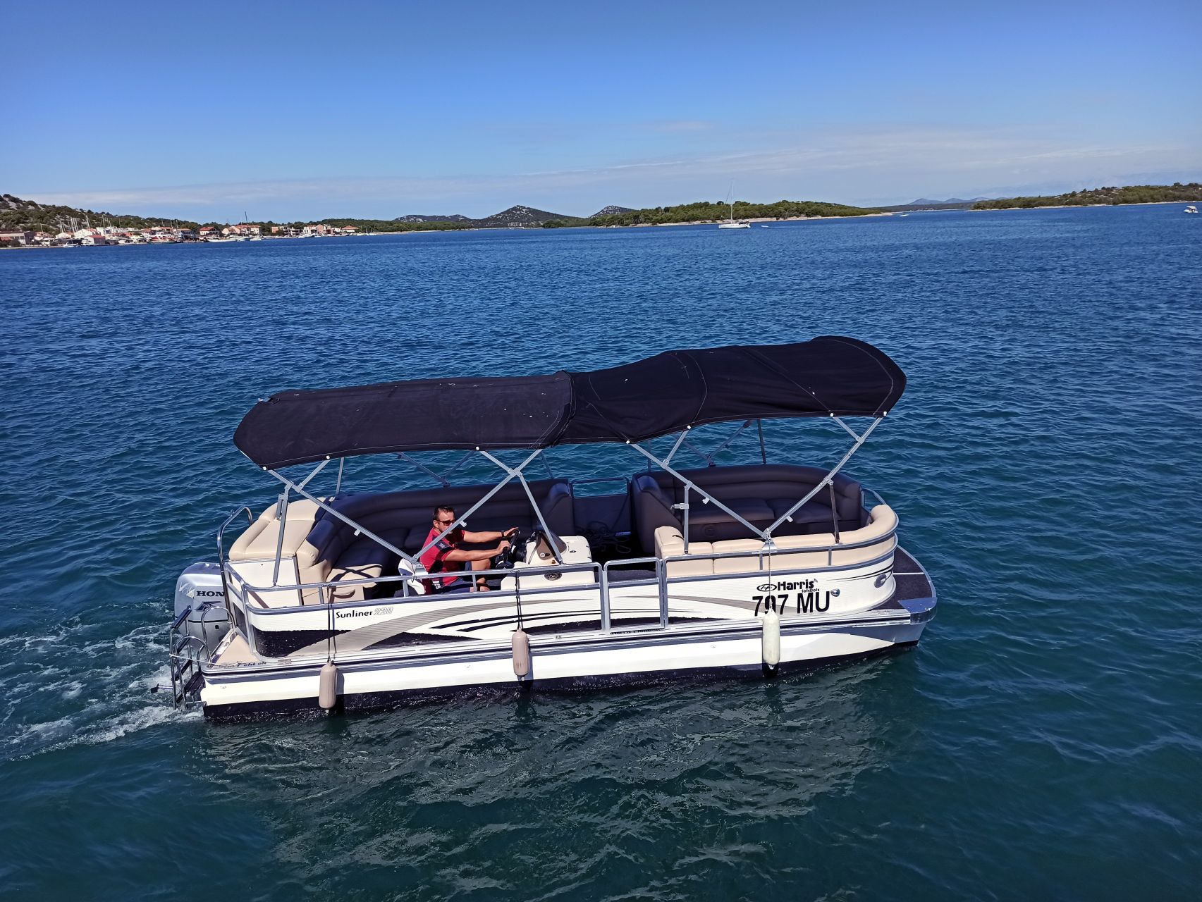 RENT A BOAT MURTER KORNATI HARRIS SUNLINER 220 