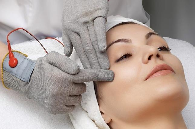 Holistic facial & massage therapist