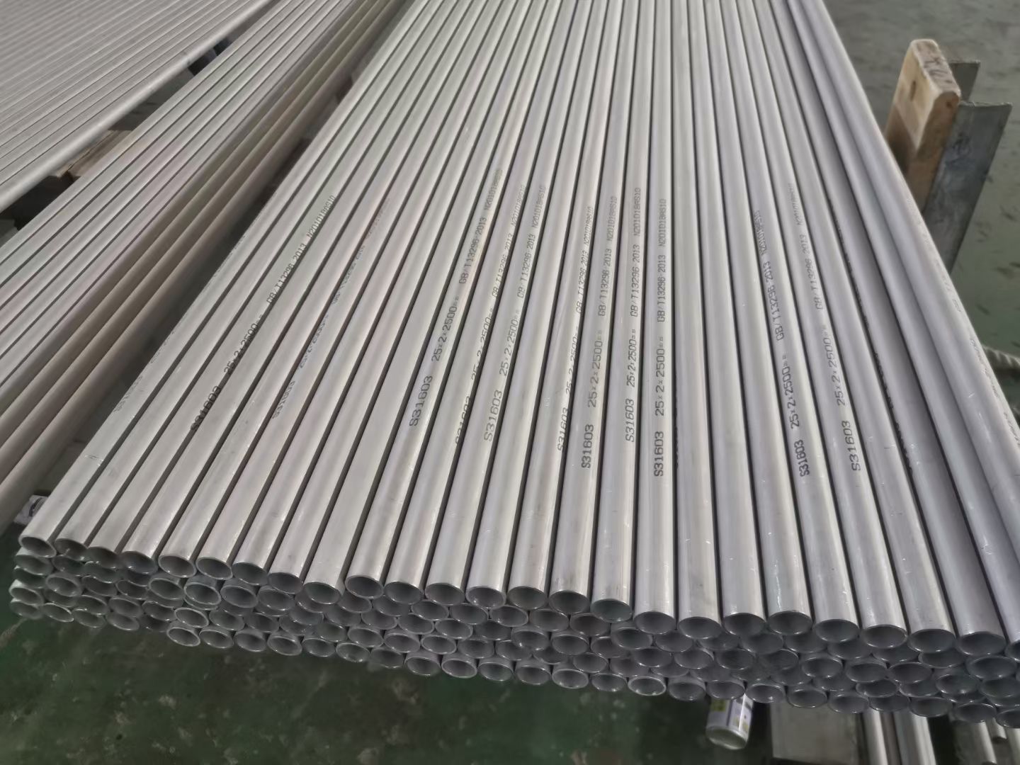 Stainless steel pipe