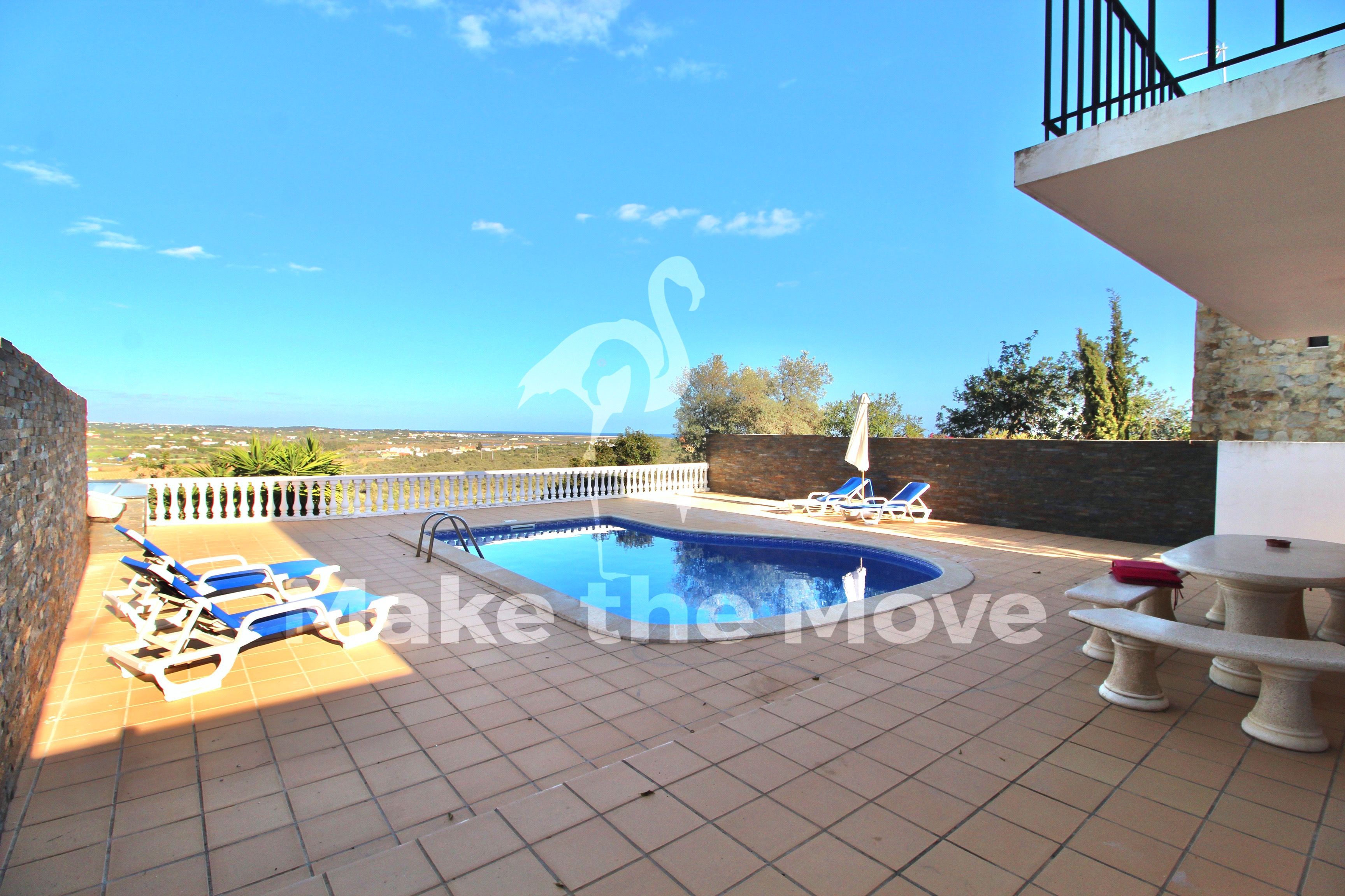 3 bedroom Villa with swimming pool and sea views