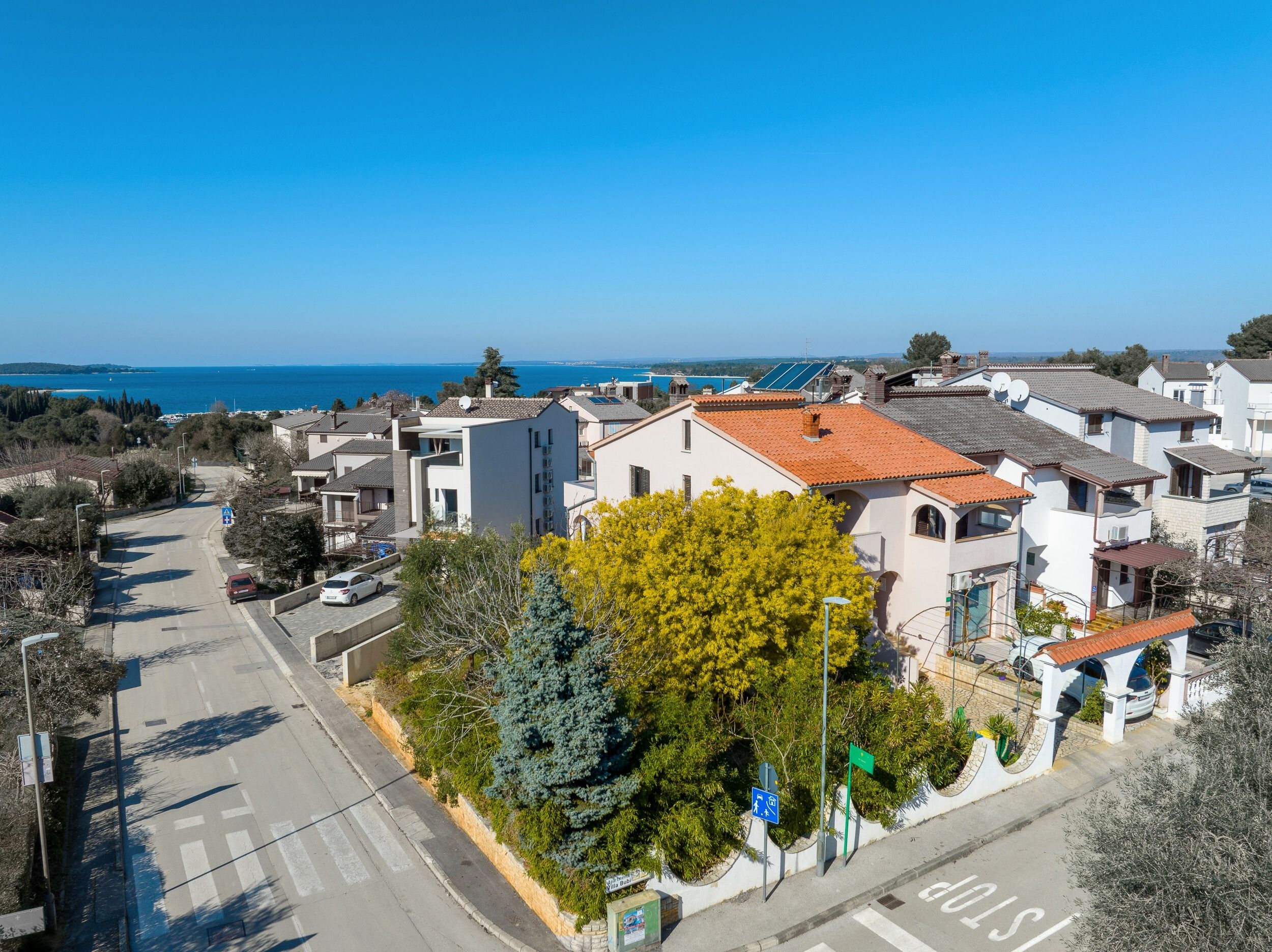Spacious family house in Štinjan with a view of the Brijuni Islands 